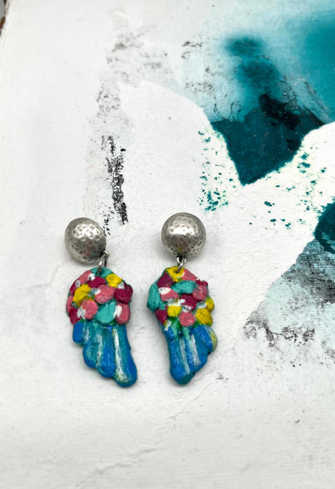 Boucle d'oreille pastel faite et peinte à la main