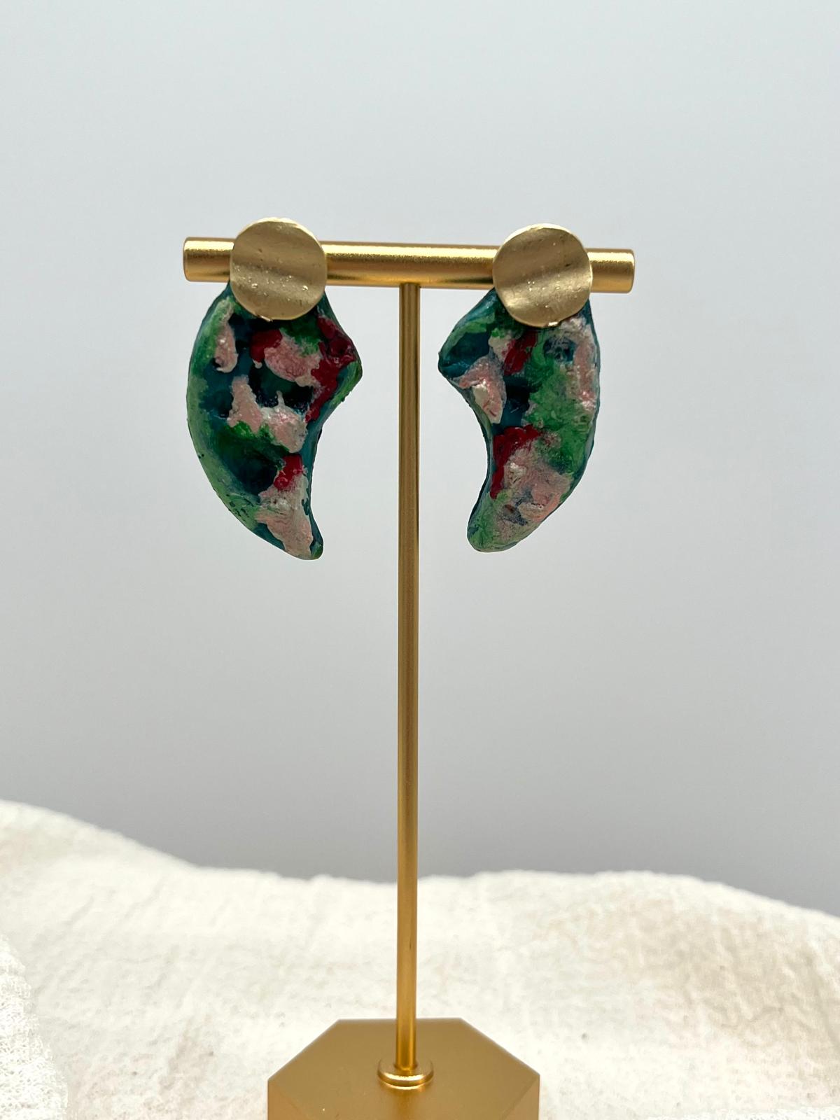 Boucle d'oreille faite à la main et peinte à la palette