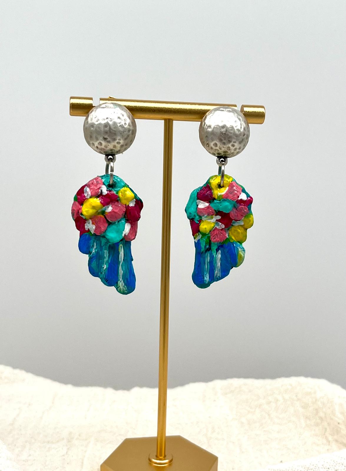 Boucle d'oreille pastel faite et peinte à la main